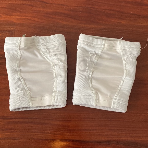 Volleyball Under Armour Knee Pads! - Picture 2 of 2